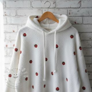 Kabátovina TEDDY EMBROIDERY Strawberries white