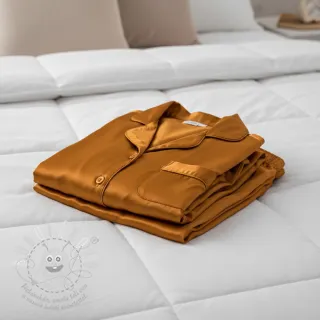 Satén cognac