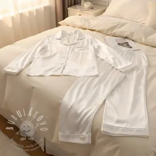 Satén white