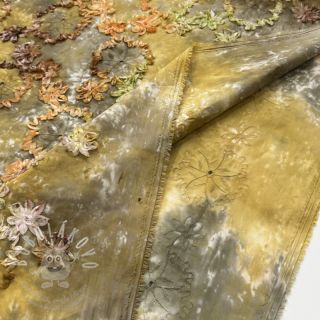 Bavlněná látka TIE DYE EMBROIDERY Eva tape design E