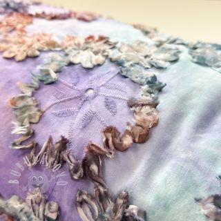 Bavlněná látka TIE DYE EMBROIDERY Eva tape design C