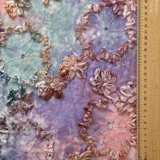 Bavlněná látka TIE DYE EMBROIDERY Eva tape design C