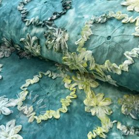 Bavlněná látka TIE DYE EMBROIDERY Eva tape design B