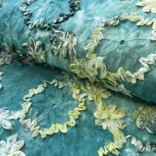 Bavlněná látka TIE DYE EMBROIDERY Eva tape design B