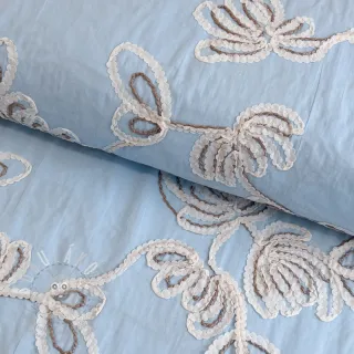 Bavlněná látka EMBROIDERY Loom En Light baby blue