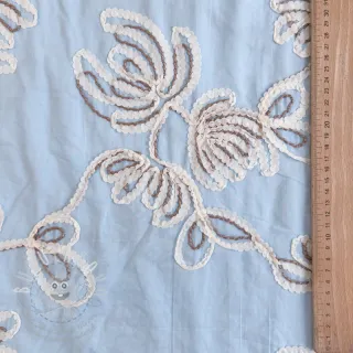 Bavlněná látka EMBROIDERY Loom En Light baby blue