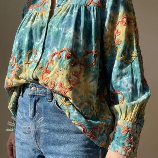 Bavlněná látka TIE DYE EMBROIDERY Elise tape design C