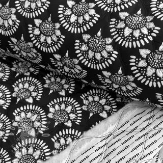 Bavlněná látka VOILE STEPPED Bouquet flowers balck digital print