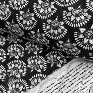 Bavlněná látka VOILE STEPPED Bouquet flowers black digital print