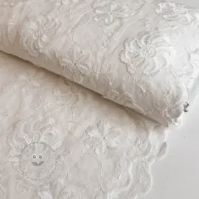 Bavlněná látka EMBROIDERY Catchy Flowy white