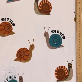 Teplákovina počesaná Snails off white digital print