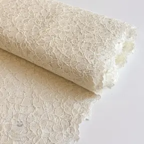 Krajka Scallop design B off white