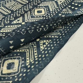 Bavlněná látka UNIQUE BATIK design K petrol