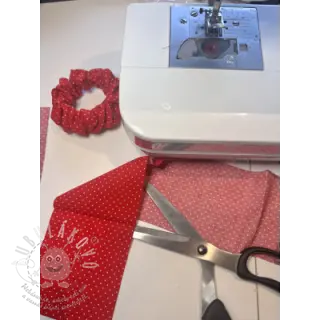 Bavlněná látka Petit dots red